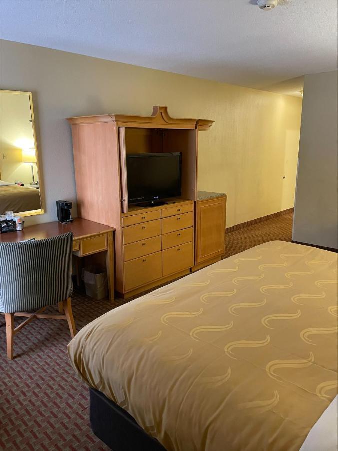 Quality Inn & Suites Greenfield I-70 Exterior photo