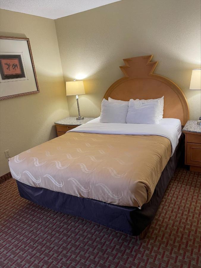 Quality Inn & Suites Greenfield I-70 Exterior photo