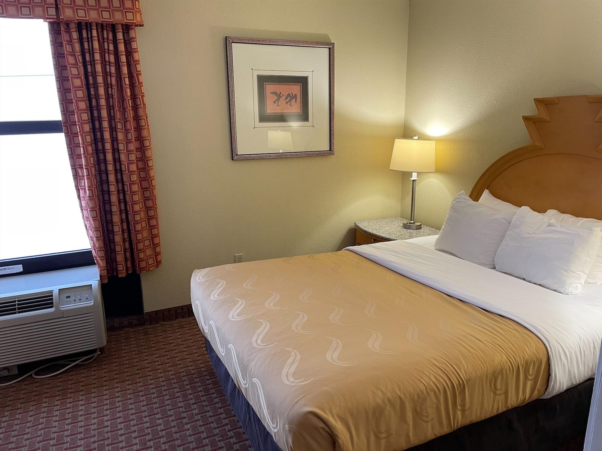 Quality Inn & Suites Greenfield I-70 Exterior photo