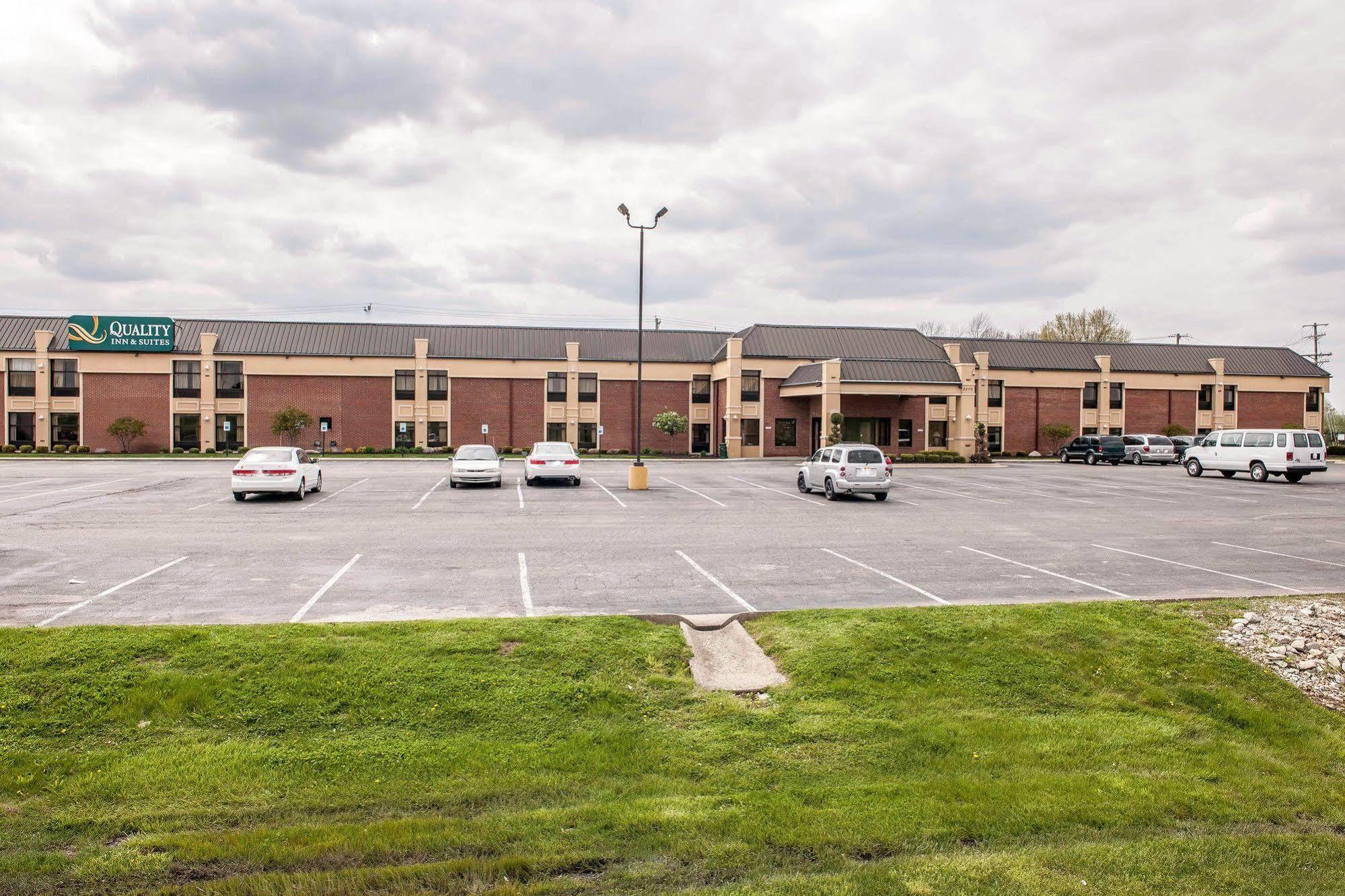 Quality Inn & Suites Greenfield I-70 Exterior photo